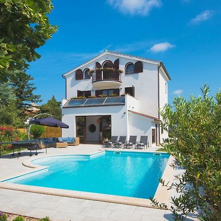 Villa Andrija Family Dream With Heated Pool At The Sea With Beautiful Garden, Outside Cinema And Kids Playground Fažana Eksteriør billede