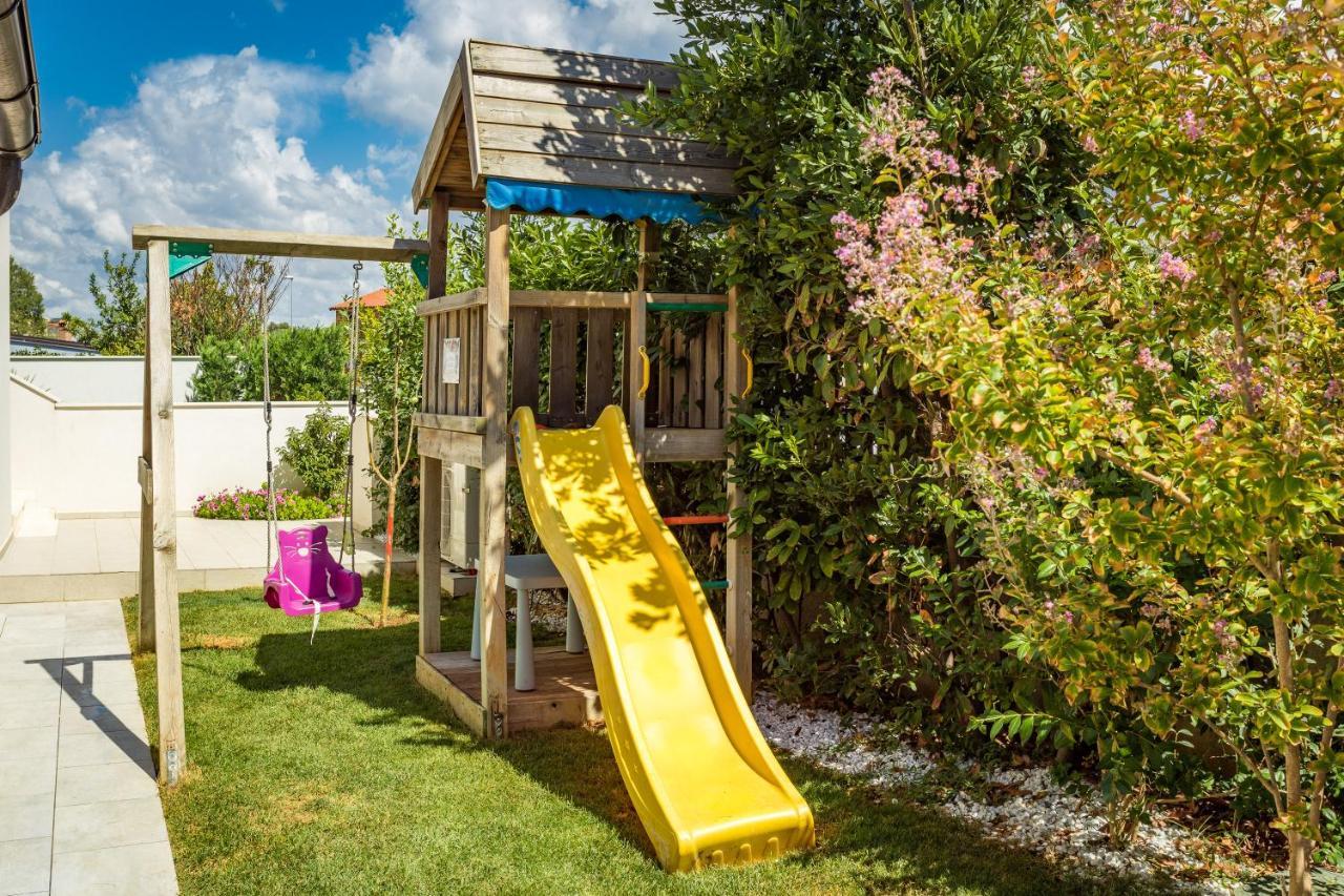 Villa Andrija Family Dream With Heated Pool At The Sea With Beautiful Garden, Outside Cinema And Kids Playground Fažana Eksteriør billede