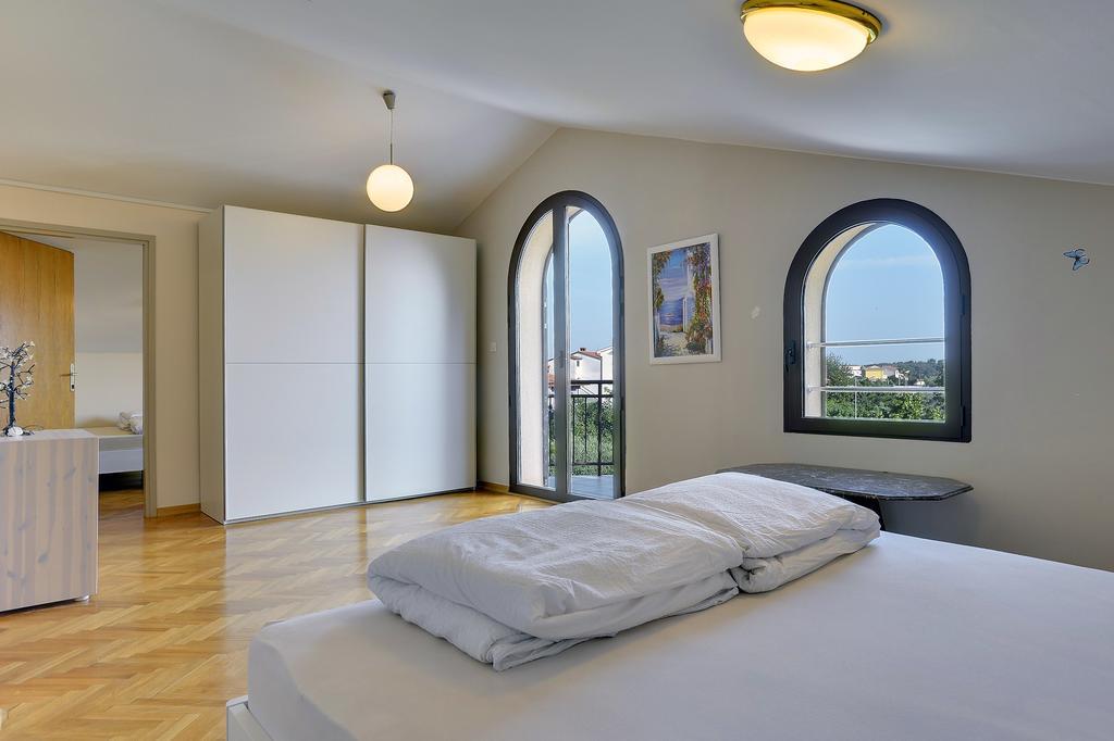 Villa Andrija Family Dream With Heated Pool At The Sea With Beautiful Garden, Outside Cinema And Kids Playground Fažana Eksteriør billede