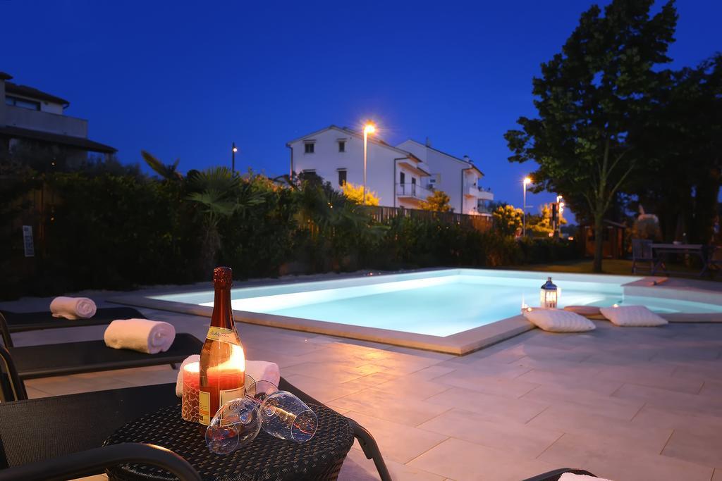 Villa Andrija Family Dream With Heated Pool At The Sea With Beautiful Garden, Outside Cinema And Kids Playground Fažana Eksteriør billede