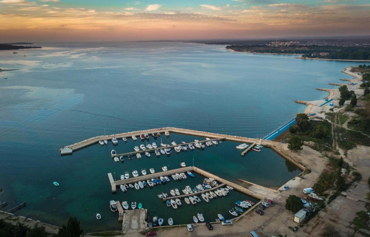 Villa Andrija Family Dream With Heated Pool At The Sea With Beautiful Garden, Outside Cinema And Kids Playground Fažana Eksteriør billede