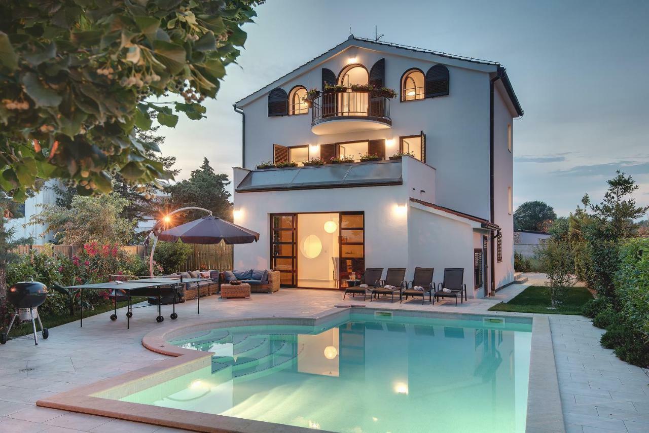 Villa Andrija Family Dream With Heated Pool At The Sea With Beautiful Garden, Outside Cinema And Kids Playground Fažana Eksteriør billede