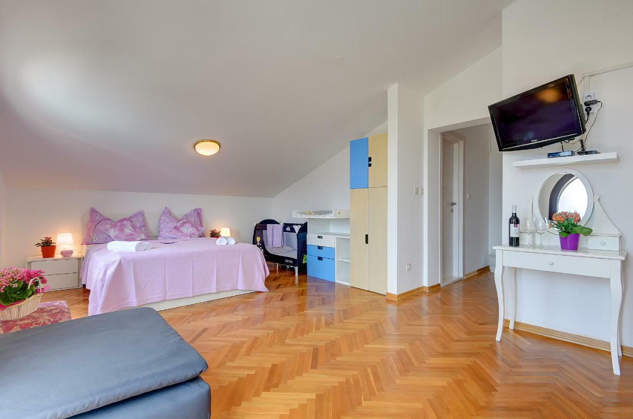 Villa Andrija Family Dream With Heated Pool At The Sea With Beautiful Garden, Outside Cinema And Kids Playground Fažana Eksteriør billede