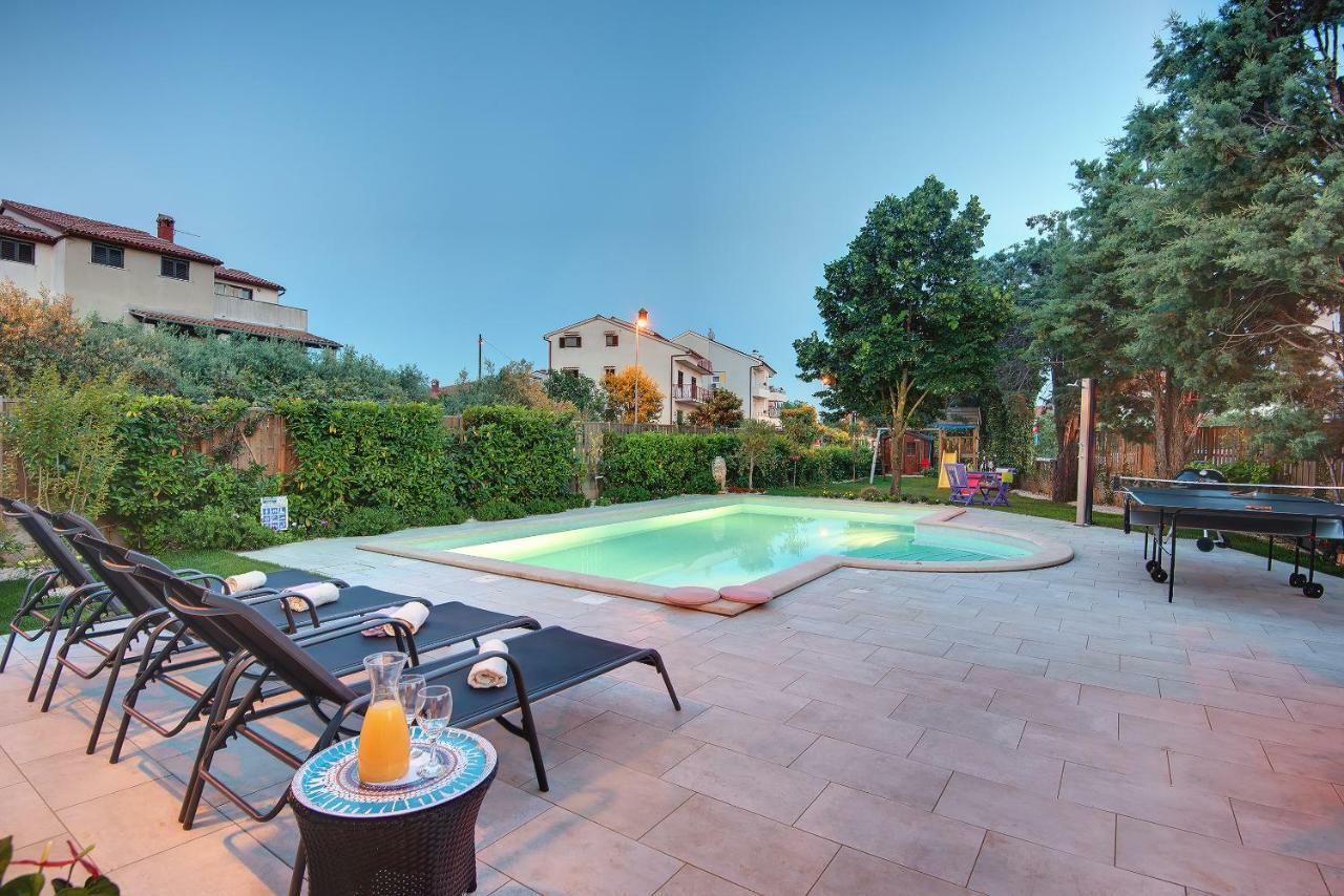 Villa Andrija Family Dream With Heated Pool At The Sea With Beautiful Garden, Outside Cinema And Kids Playground Fažana Eksteriør billede
