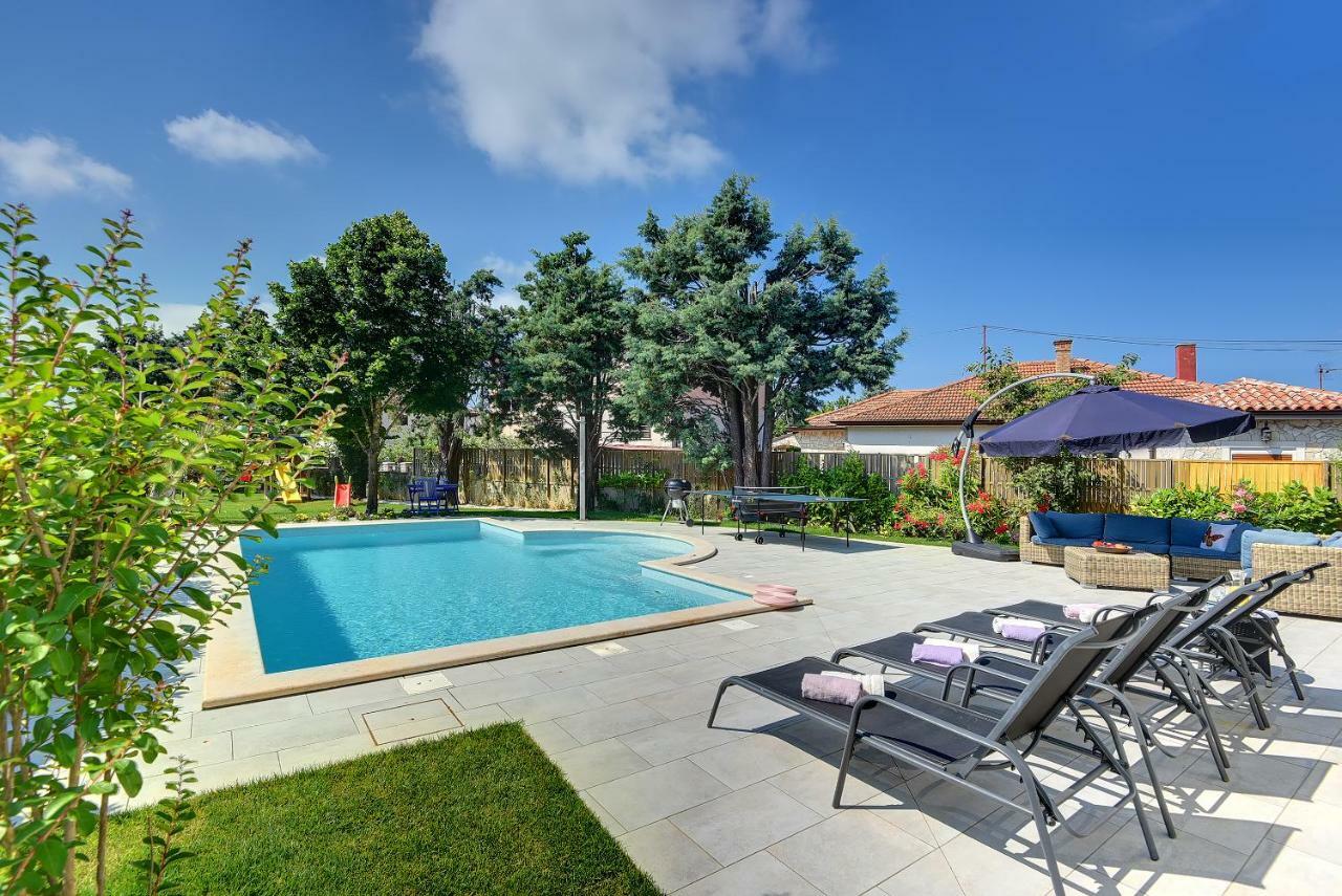 Villa Andrija Family Dream With Heated Pool At The Sea With Beautiful Garden, Outside Cinema And Kids Playground Fažana Eksteriør billede