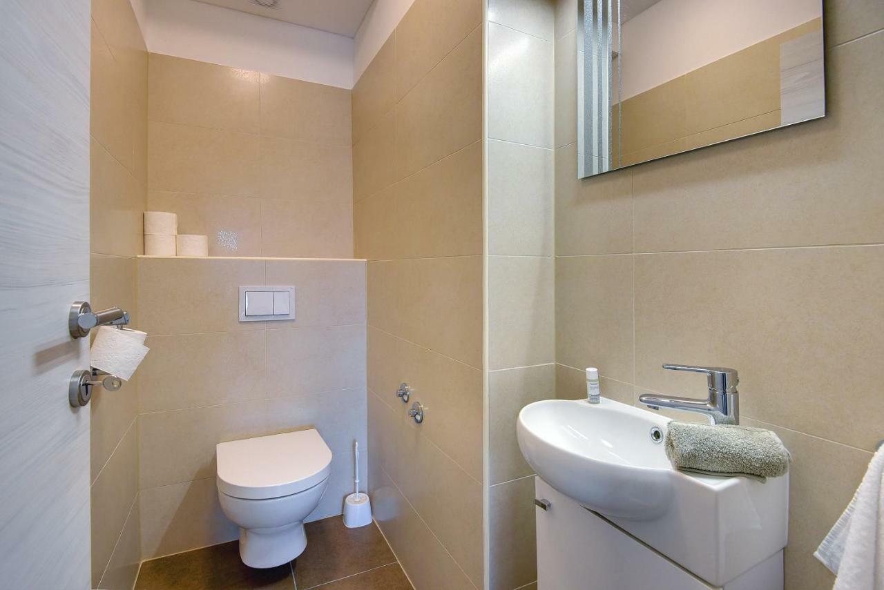 Villa Andrija Family Dream With Heated Pool At The Sea With Beautiful Garden, Outside Cinema And Kids Playground Fažana Eksteriør billede