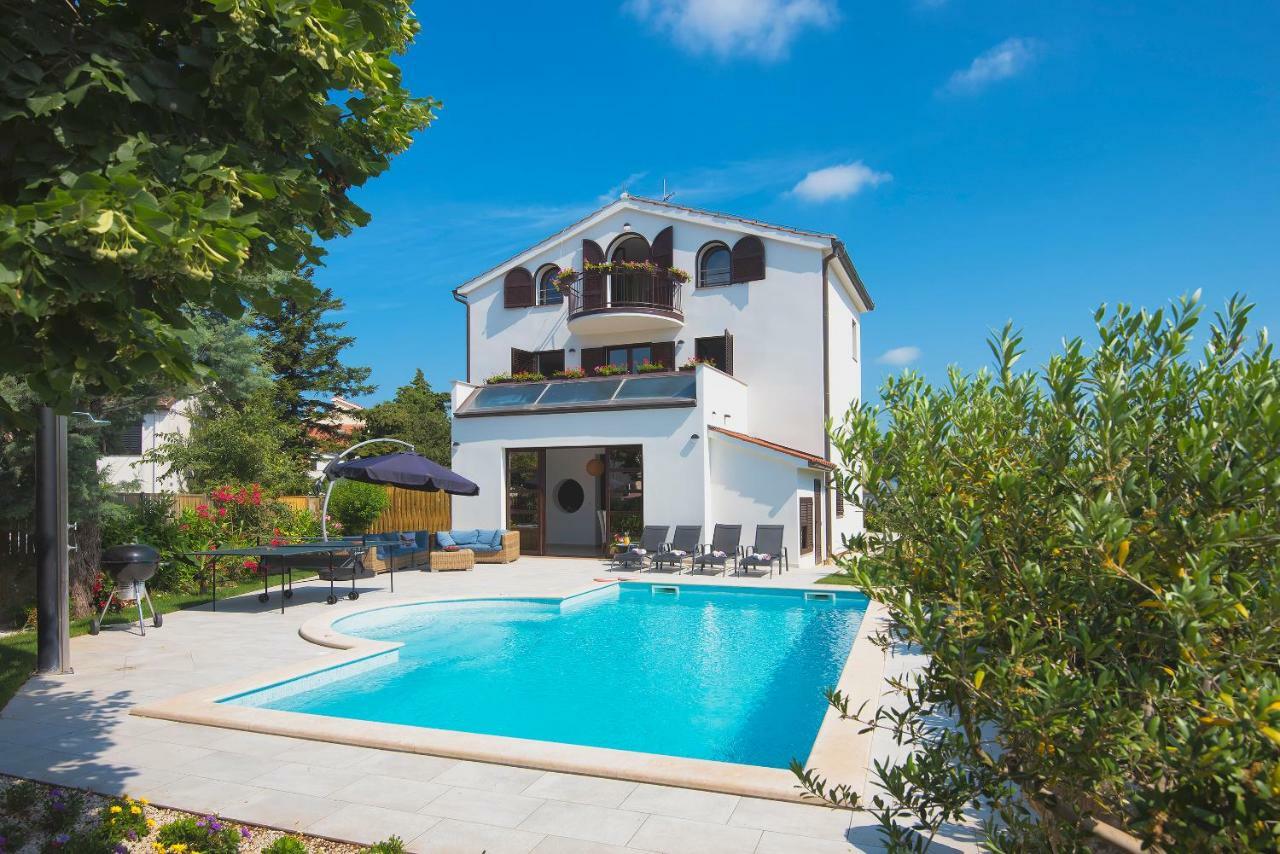 Villa Andrija Family Dream With Heated Pool At The Sea With Beautiful Garden, Outside Cinema And Kids Playground Fažana Eksteriør billede